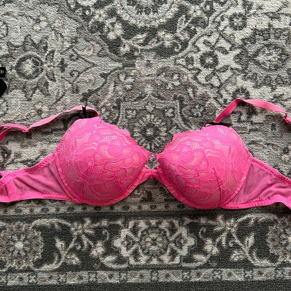 Betsey Johnson 34 D pink bra with lace embellishments - Picture 1 of 4